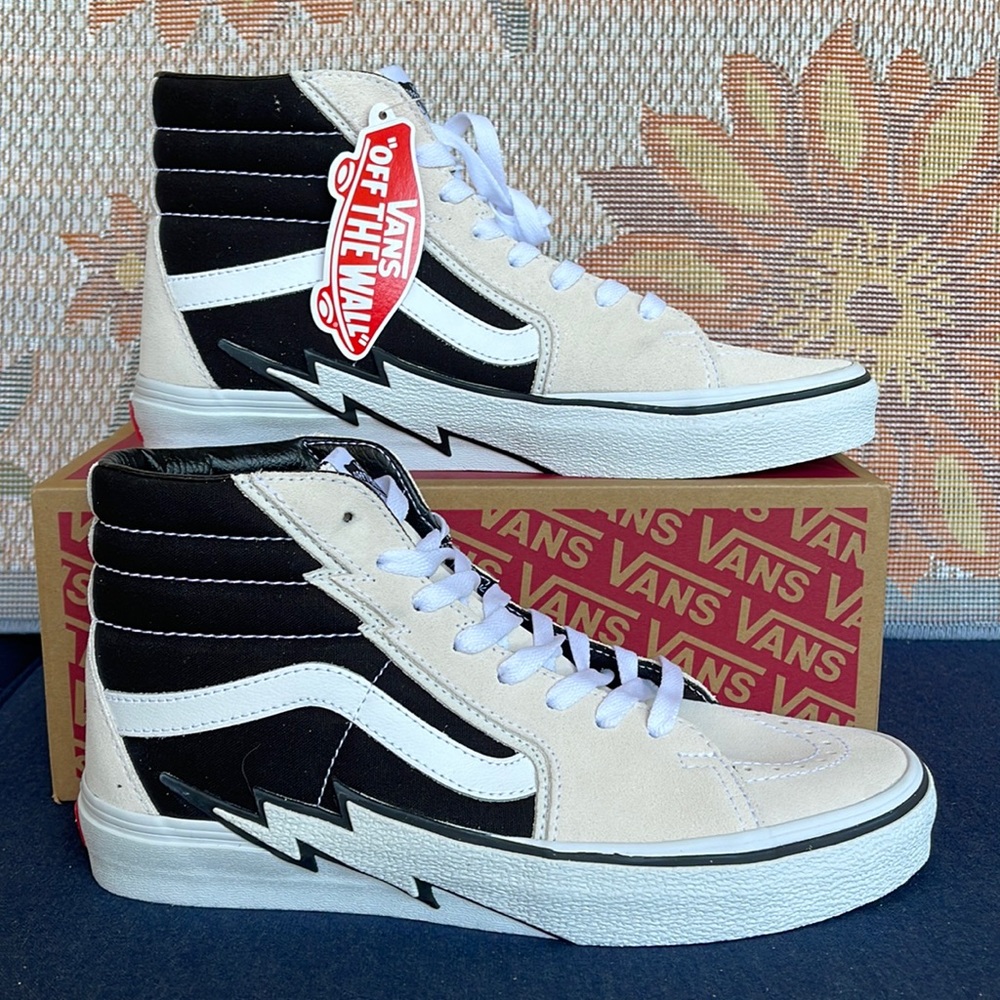 Vans Sk8-Hi Bolt
Antique White/Black
VNOA5JIVZHJ
WMNS sneakers